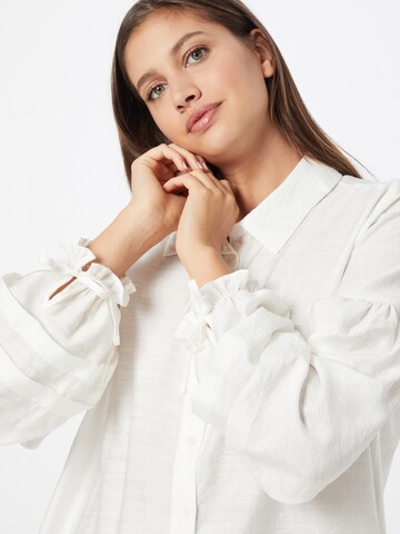 Cream Blouse 'Avie' in White