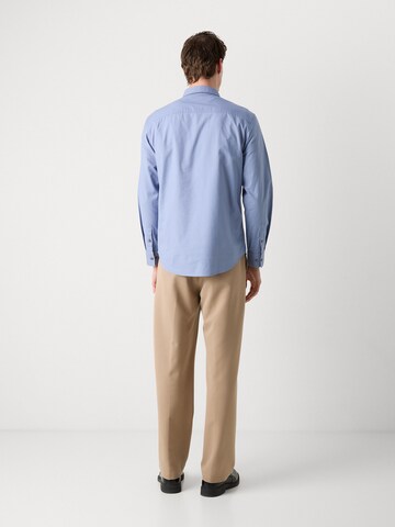 Coupe regular Chemise Calvin Klein Jeans en bleu : derrière