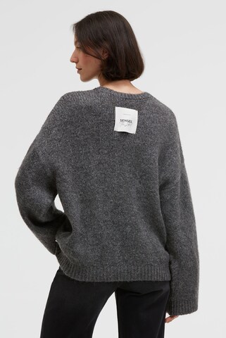 SENSES.THE LABEL Sweater in Grey