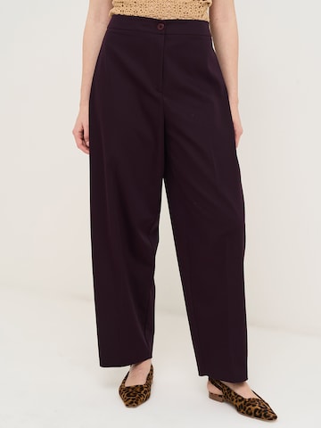 Camomilla Italia Wide leg Trousers with creases 'Payper' in Purple: front