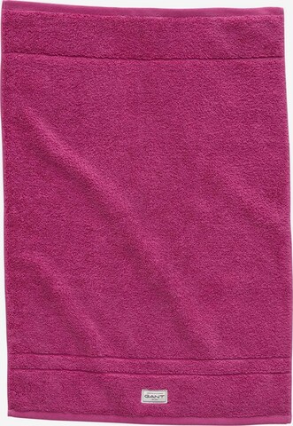 GANT Towel in Pink: front