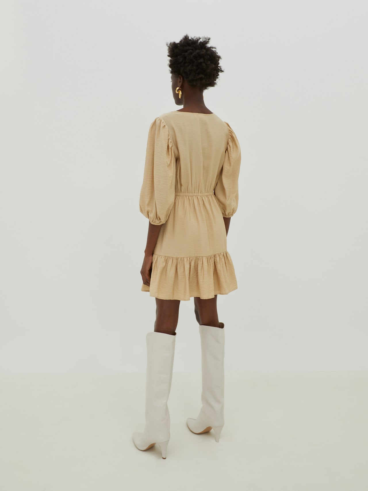 EDITED Kjole 'Gemma' beige