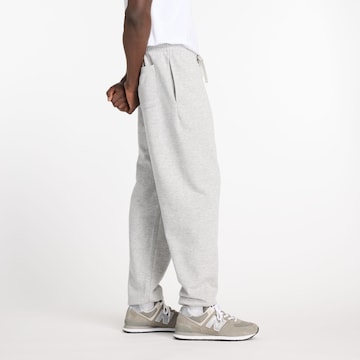 Effilé Pantalon new balance en gris