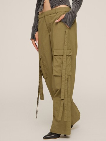 Wide leg Pantaloni di Cheyenne Ochsenknecht in verde: frontale