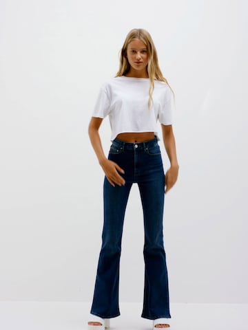 Pull&Bear Flared Jeans i blå