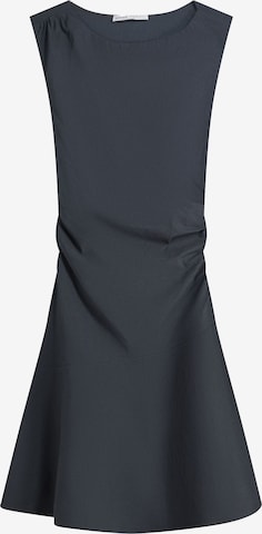 Rochie de la Bershka pe albastru: față