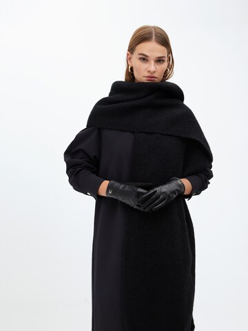 Lola Casademunt Fingerhandschuhe in Schwarz: Vorderseite