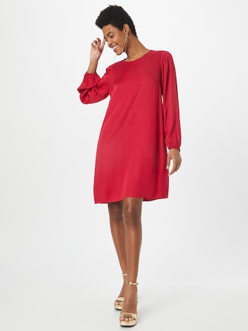 TAIFUN Φόρεμα σε κόκκινο: μπροστά