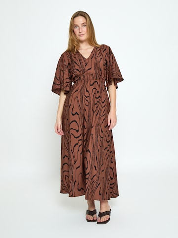 Peppercorn Jurk 'Ozzy' in Bruin