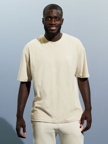 FCBM Koszulka 'Ian' w kolorze biały: przód