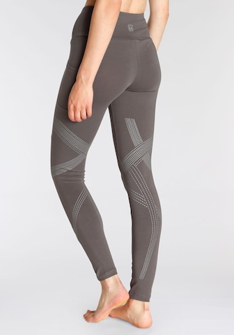 LASCANA ACTIVE Skinny Urheiluhousut värissä beige