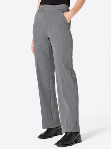 mbym - regular Pantalón de pinzas en gris: frente