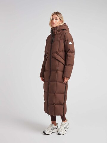 JACK1T Outdoorjas ' Black Star Extra Long Puffer Matt ' in Bruin