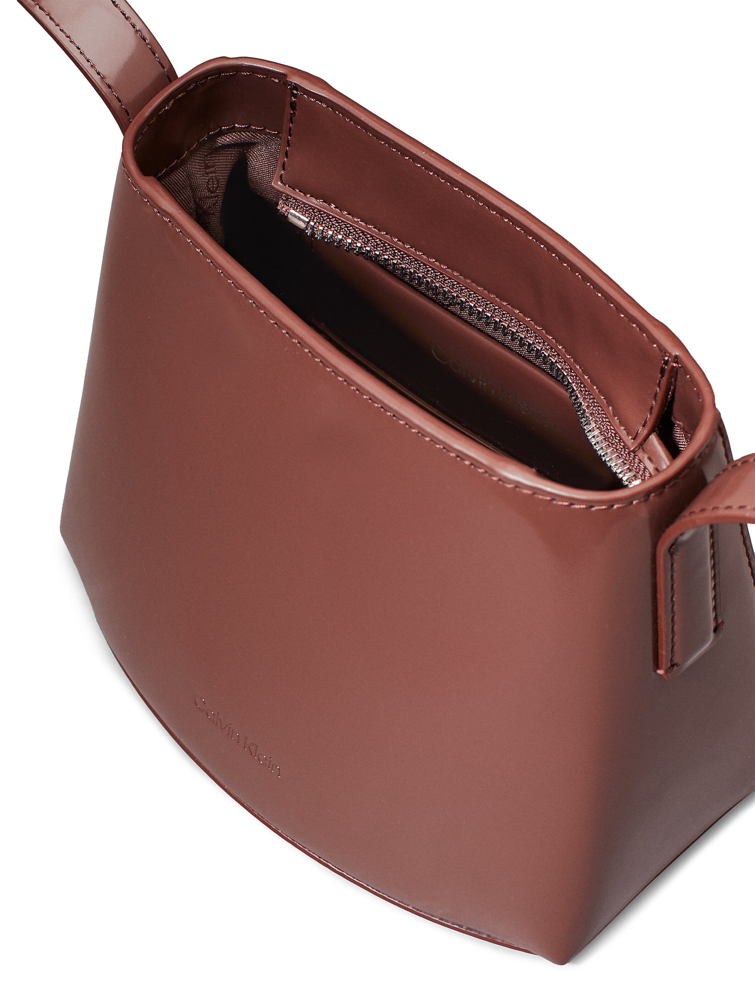 Calvin Klein Schoudertas 'Spazzolato' in Bruin