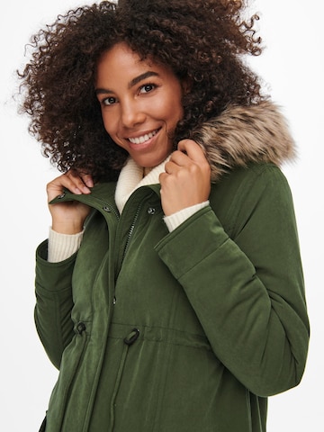 Only Maternity Tussenparka in Groen