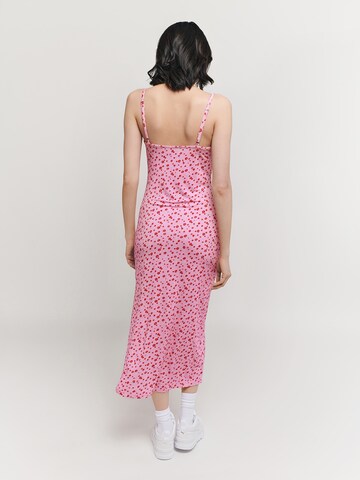 UNFOLLOWED x ABOUT YOU Kleid 'EFFORTLESS' in Pink: zadná strana