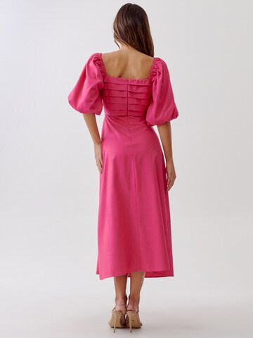 Tussah Φόρεμα 'ROSANNA' σε ροζ: πίσω
