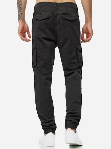 Tazzio Regular Cargohose 'A300' in Schwarz