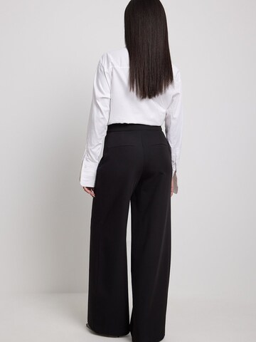 NA-KD Wide leg Pleat-Front Pants in Black