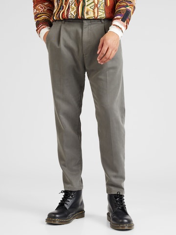 DRYKORN Regular Pleat-Front Pants 'Chasy' in Grey: front