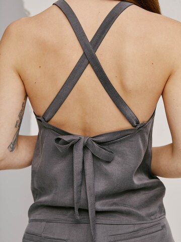 A LOT LESS Top 'FLORES' in Grey