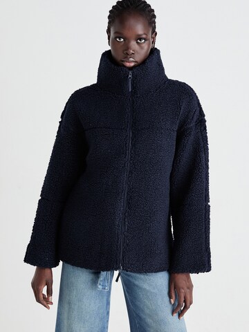 Gina Tricot Флисовая куртка 'Pile' в Синий: спереди