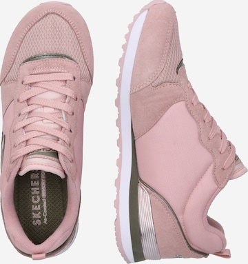 Baskets basses SKECHERS en rose