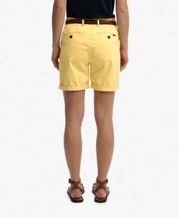 Superdry & Co Regular Chino in Geel