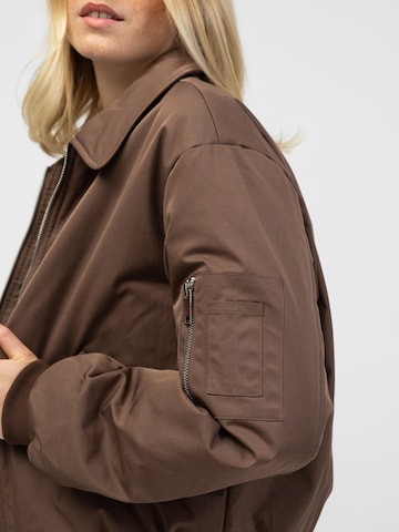 BROKE + SCHÖN Übergangsjacke in Braun