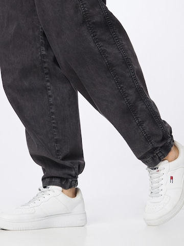 Tommy Jeans Tapered Farmer - fekete
