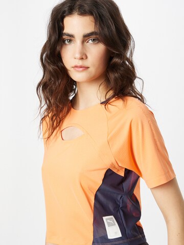 T-shirt fonctionnel PUMA en orange