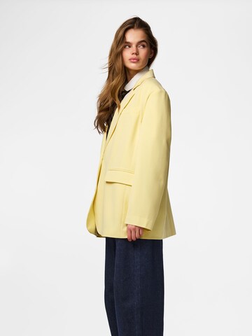 Blazer 'PCKamil' PIECES en jaune