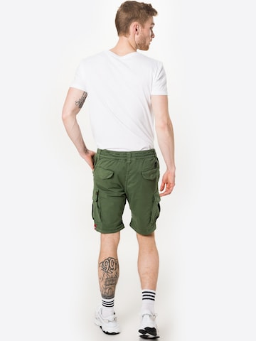 ALPHA INDUSTRIESregular Cargo hlače 'Airman' - zelena boja