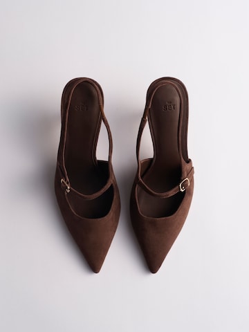 The Set Slingpumps in Bruin