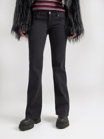 ONLY - Acampanado Vaquero 'ONLLOLA' en negro: frente