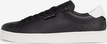 Tommy Jeans Sneakers in Black: front