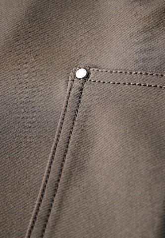 STREET ONE Slimfit Cargobroek in Bruin