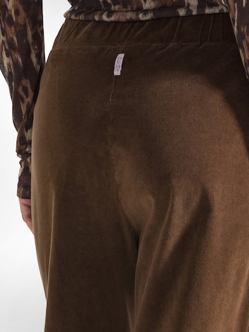 DEHA Slim fit Pants in Brown