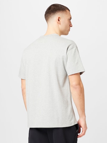 Nike Sportswear T-shirt 'Essential' i grå