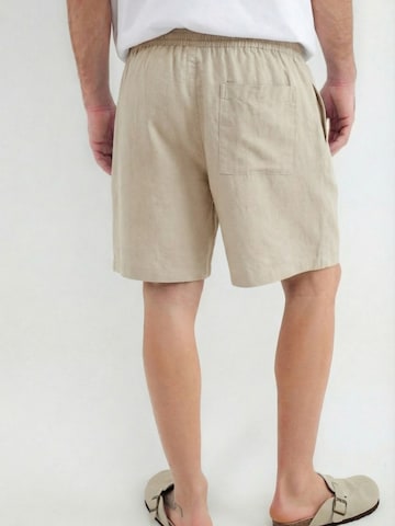 BALMOHK Loosefit Housut värissä beige