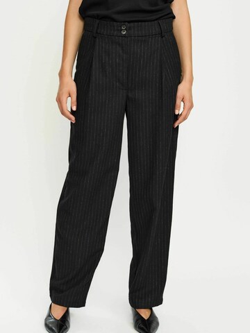 Soft Rebels Regular Laskoshousut värissä musta: etupuoli