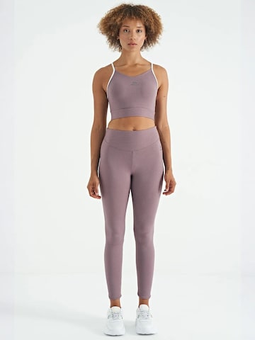Top sportivo di Tommy Life in lilla