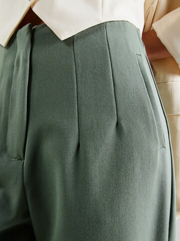 Tapered Pantaloni 'VIVarone' di VILA in verde