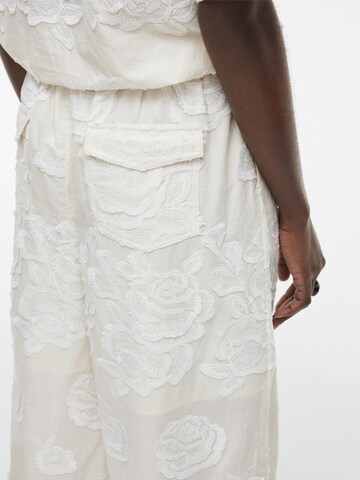 Regular Pantalon ROUGE EDIT en blanc