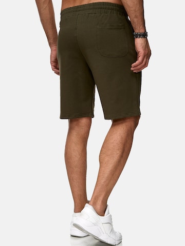 Reslad Regular Hose 'Shorts Basic Sweathose' in Grün