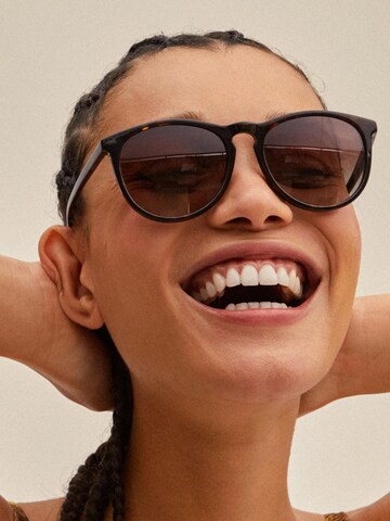 Pilgrim Sunglasses 'Sahara' in Brown
