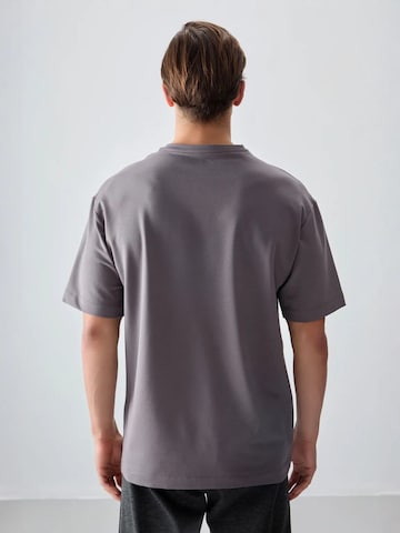 Tommy Life T-Shirts in Grau