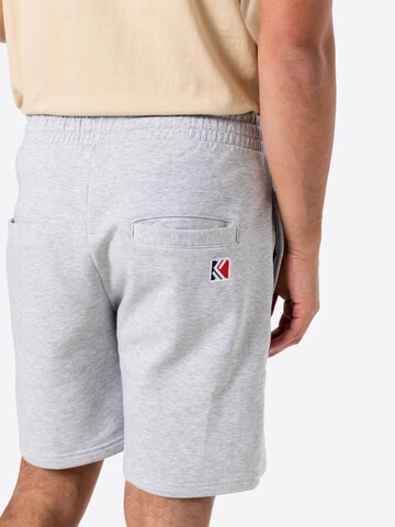 Karl Kani Regular Shorts in Grau