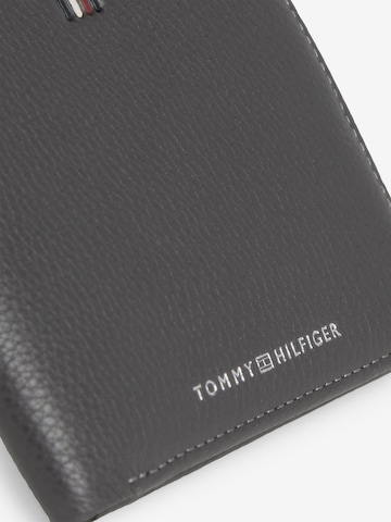 TOMMY HILFIGER Portemonnaie in Grau