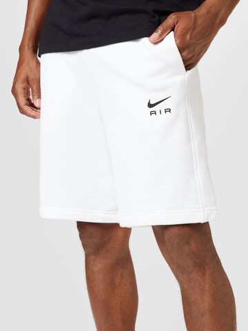 Nike Sportswear - regular Pantalón en blanco